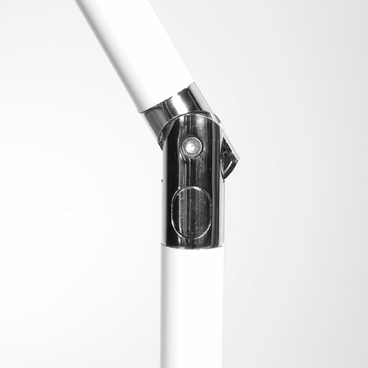 V5H994FE1CD8CD3393239FBF092A690331AR6406109P6