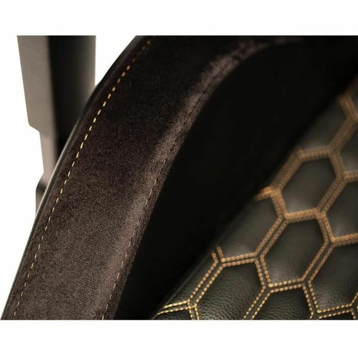 V2H28CA512B2A596776DCAC2317436B8AD6R5838701P6