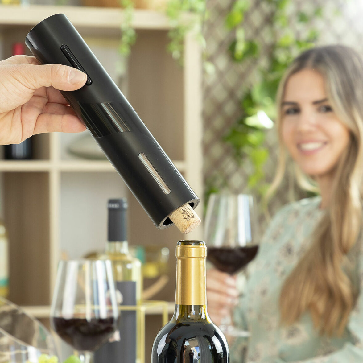 Sacacorchos Eléctrico con Accesorios para Vino Corking InnovaGoods ABS (Reacondicionado A) - Imagen 4
